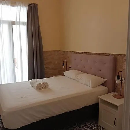 Arena Apartman *